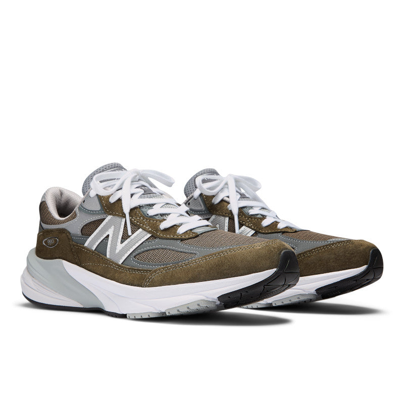 Unisex Made in USA 990 V6