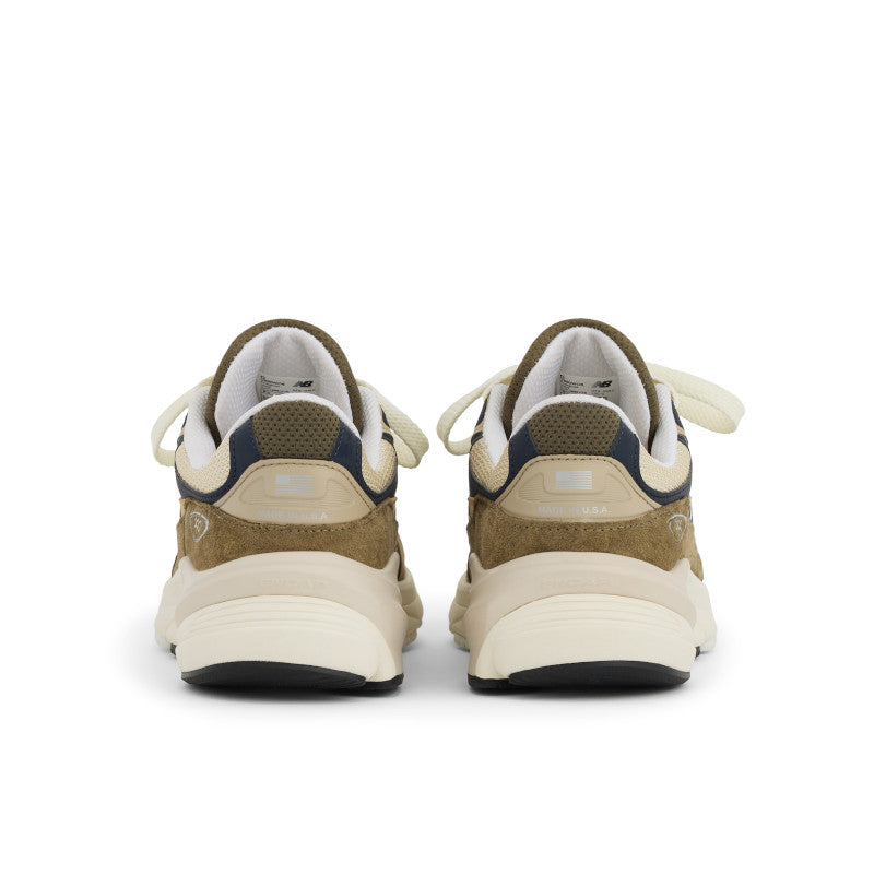 Unisex Made in USA 990 V6